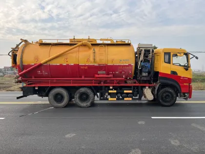 Professional Dongfeng Multi-Functional Truck for Pipeline Dredging, Sewage Suction, and Manure Removal