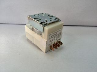 Energy - saving fridge defrost timer with permanent magnet