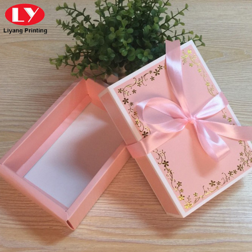 Упаковка женского нижнего белья розовая складная коробка лента