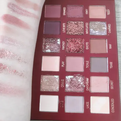 OEM Custom Cosmetics Glitter Minerals Powder Eye Shadow Palette Supplier