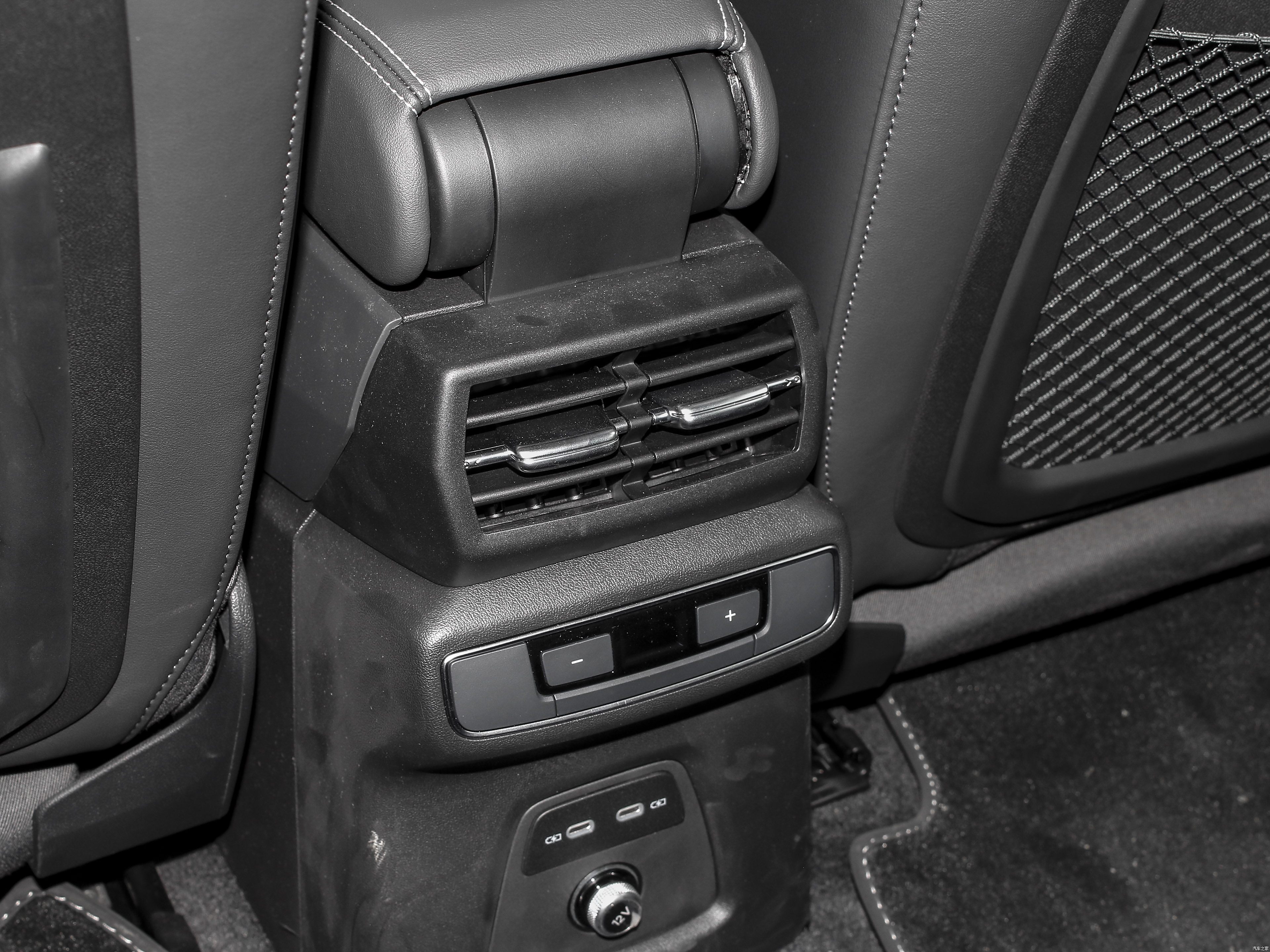 AudiQ4 e-tron 10