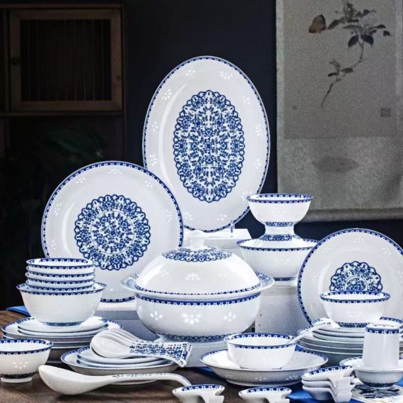 Blue-White Chinese-Inspired Dinnerware Collection Featuring Vintage Designs