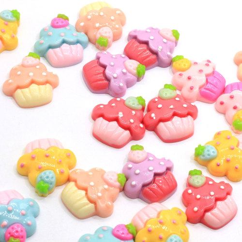 Hot Populaire 20 * 22 MM Hars Platte Cupcake Cabochons Plaksteen Hars Aardbei Cup Cakes Sweets Plat Kawaii Cupcake Craft