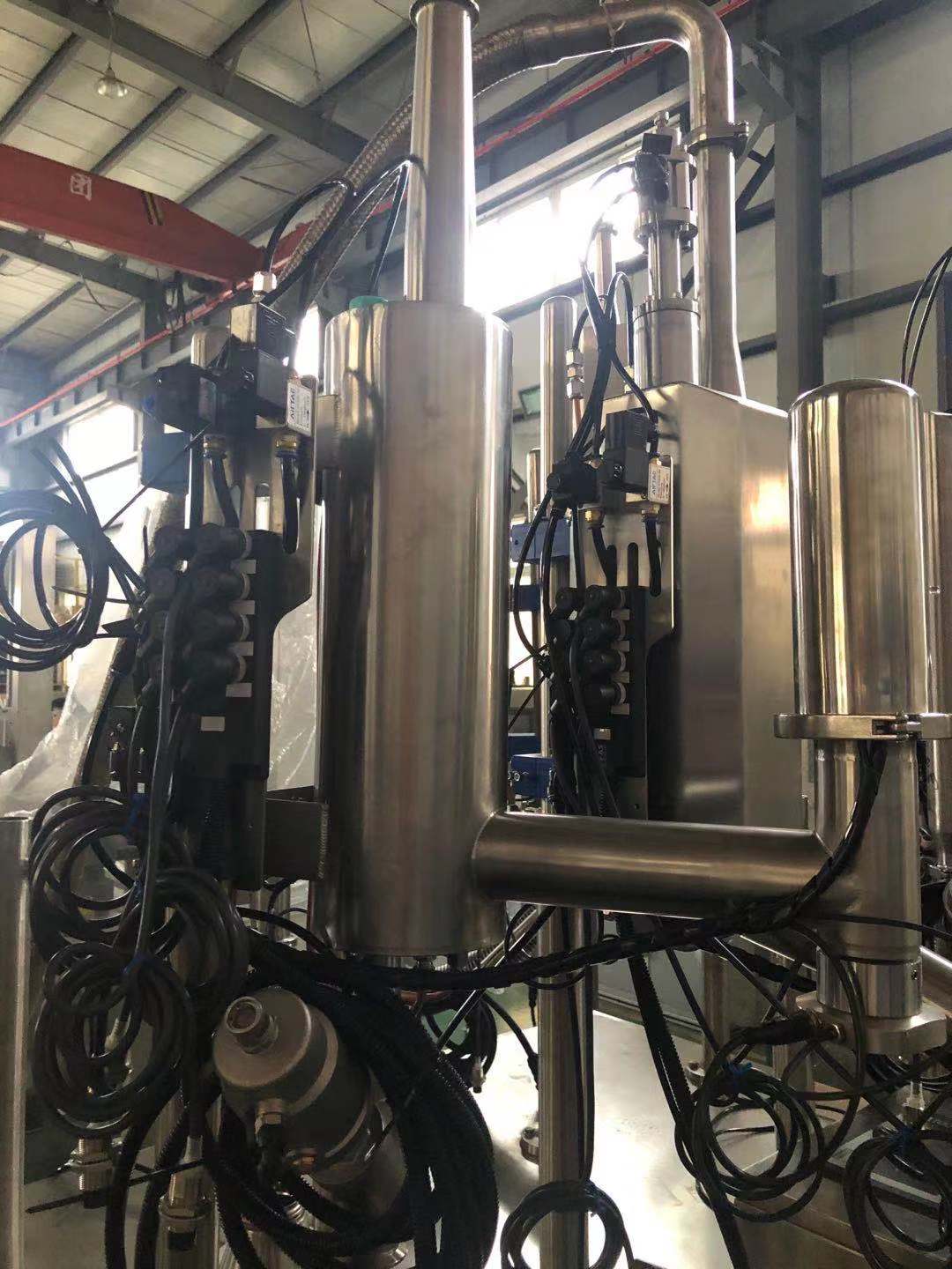 Liquid nitrogen dosing machine for PET bottles