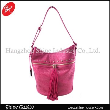 2015 studded hobo bag/beauty shoulder bag/pu fashion tassel bag