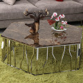 Antique Coffee Table dans le salon