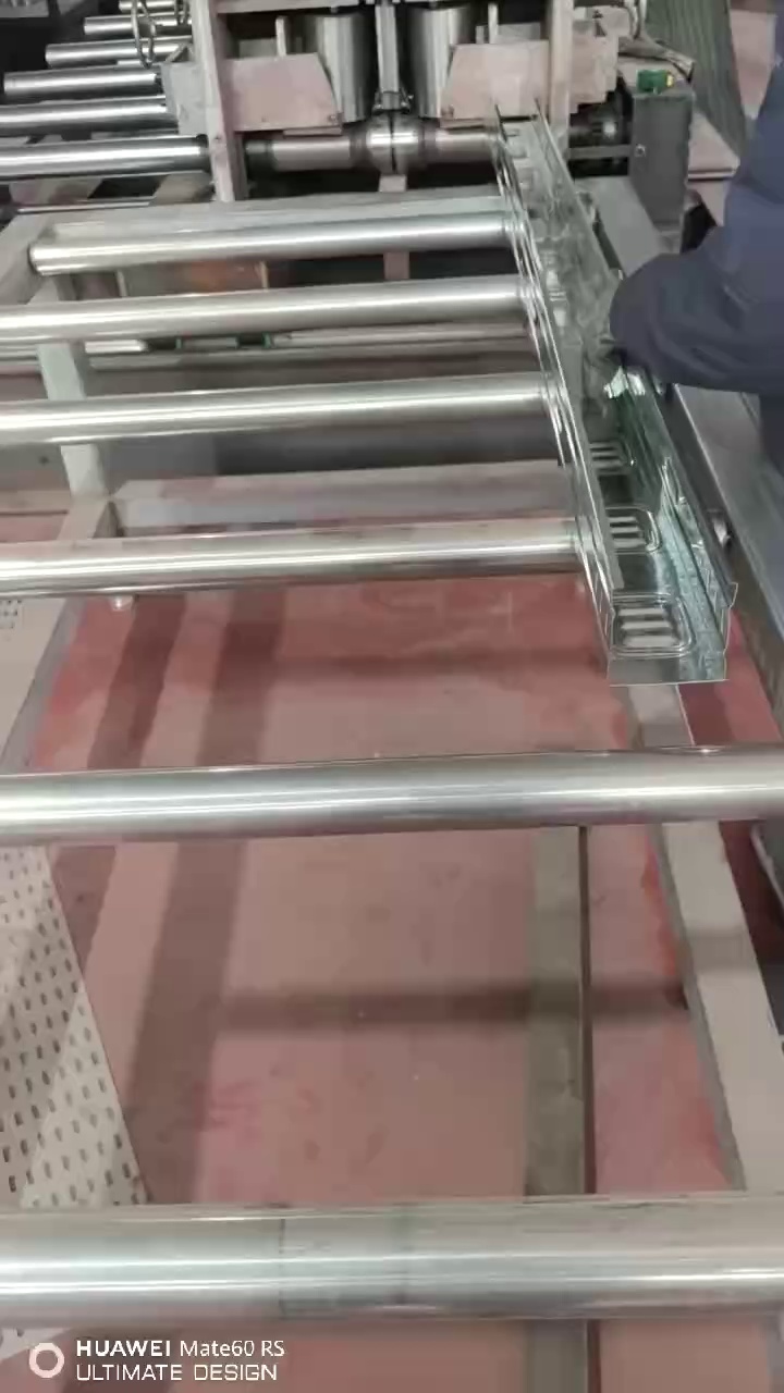 Efficient Automatic Cover Plate Forming System