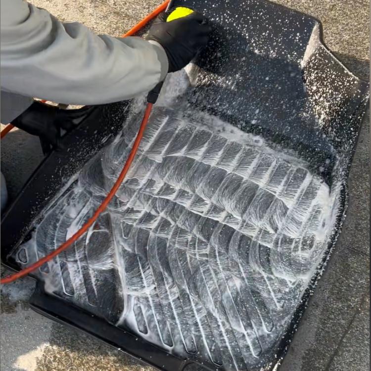 Cleaning TPE Floor Mats