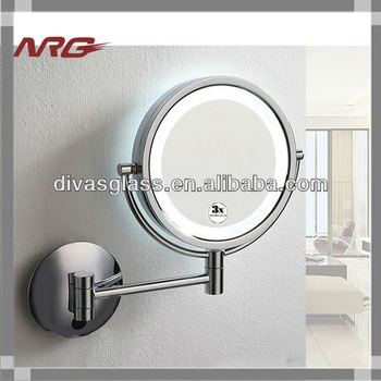 Magnifying mirror lamp