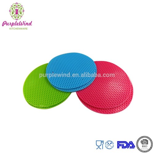 Heat resistant honeycomb shape silicone table mat