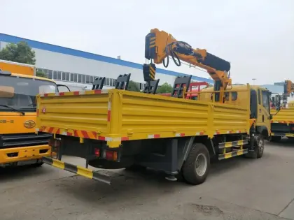 Sino Truck Cdw 6.3tons Truck Mounted Crane for Sale