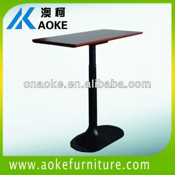 Single leg electric adjustable height work table