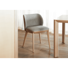 Silla de comedor de pierna de madera con asiento suave y acolchado