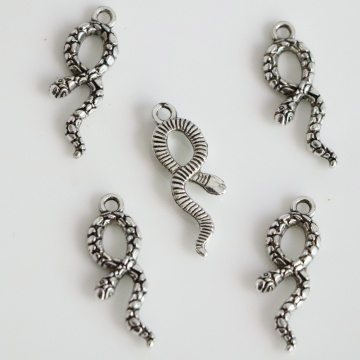 Großhandel Antik Design Mixed Styles 11 * 33 MM Schlange Charms Diy Anhänger Ornament Zubehör