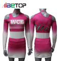Competição de jovens uniformes de alegria