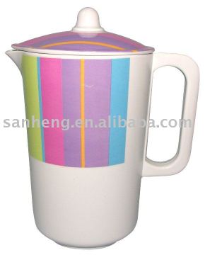 Melamine handled water jug with lid