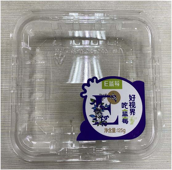 Naklejka z etykietą na tani plastikowy pojemnik na żywność