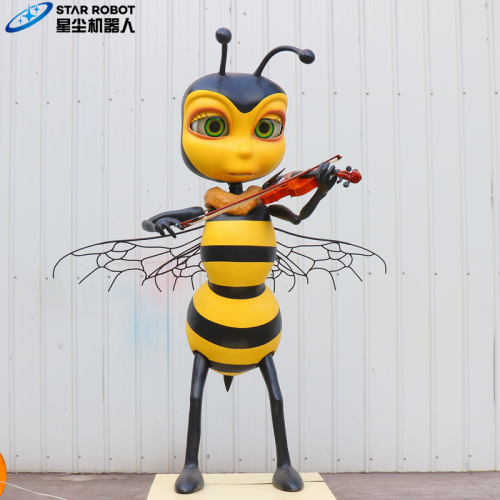 Bee Animatronic Play the Violin Performance