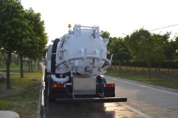 Sludge Suction Tanker for Municipal Sewage Waste Transport
