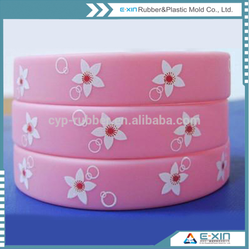 High Quality Pink Silicone Rubber Wristband Bracelets with Flowers Design