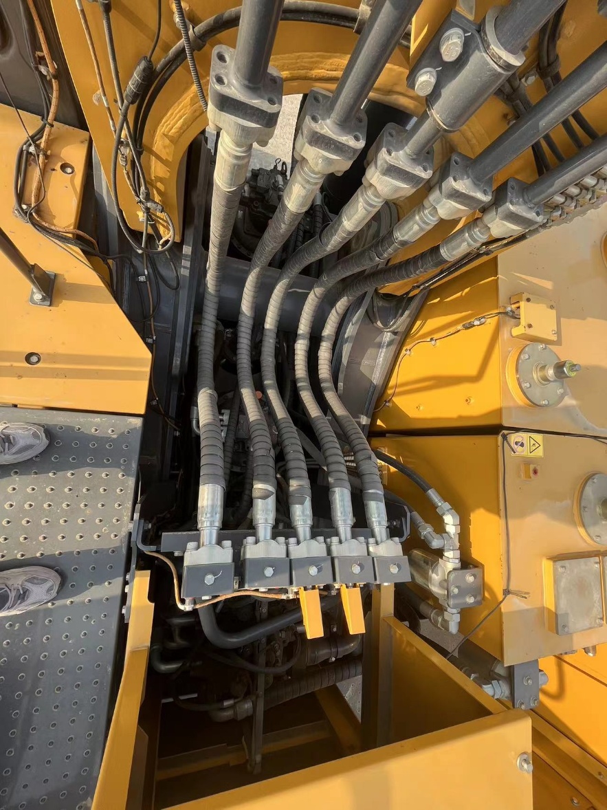 Used XCMG XE950DA crawler excavator