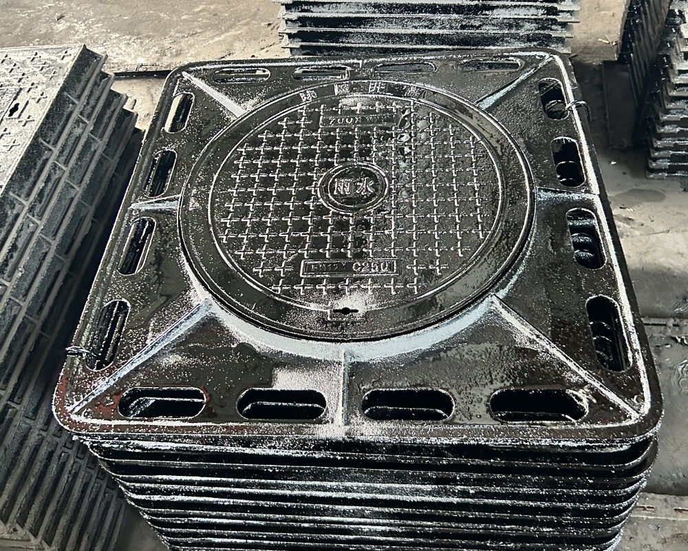 700x1000 manhole cover details