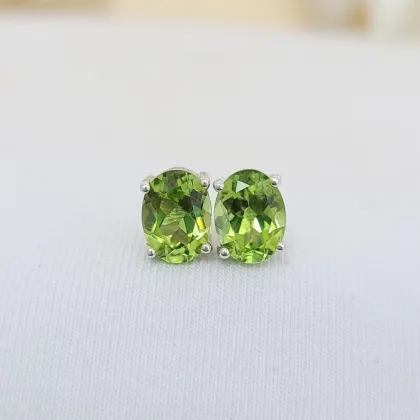 Exquisite Green Peridot Solitaire Simplicity Stud Earrings