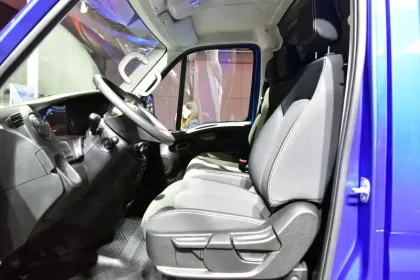 New In-Stock Pure Electric Commercial Van: Iveco Ousheng EV Passenger Truck Cargo Van Made in China