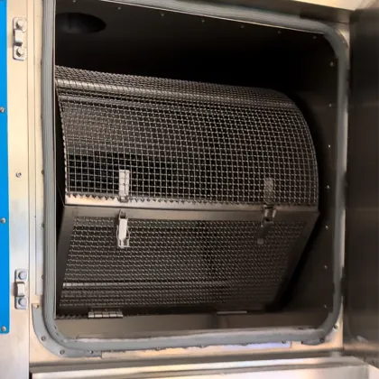 Liquid nitrogen deburring machine