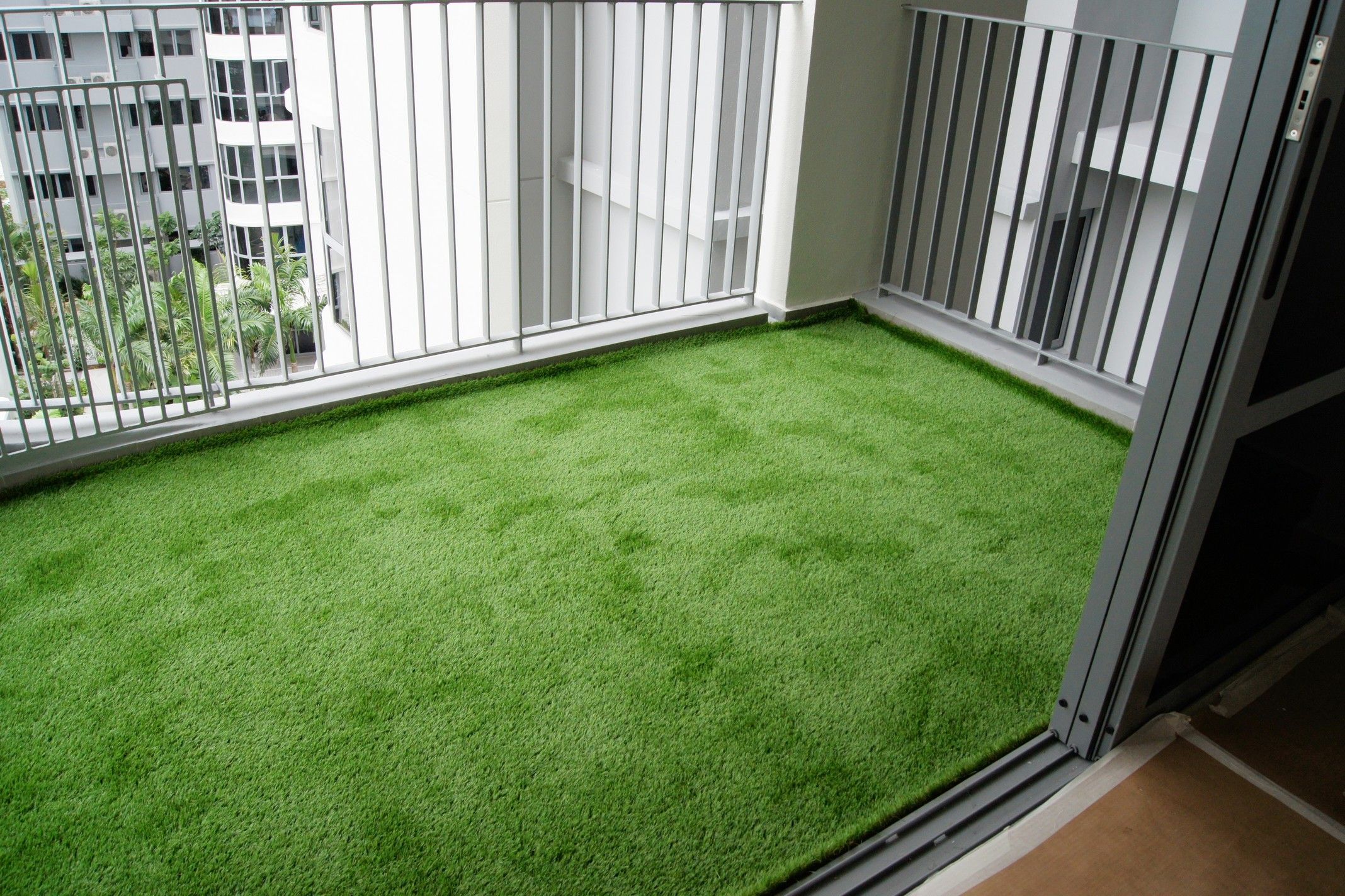 rumput buatan balkoni kecil artificial grass small balcony