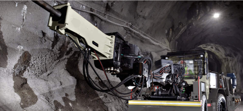 Underground hydraulic rock breaker