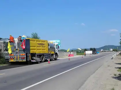 Advanced chip sealer 6000L