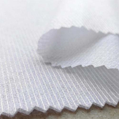 Vattentät takmaterial sydd nonwoven