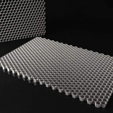 Тытанавыя сотавыя панэлі для архітэктурных прыкладанняў