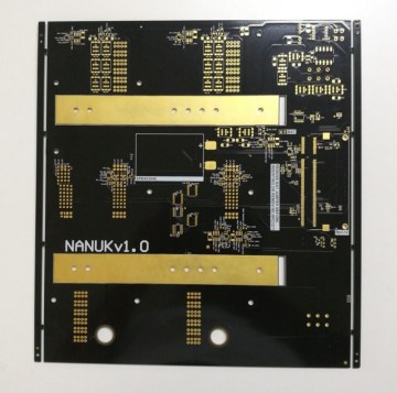 Con placa de circuito de agujero avellanado