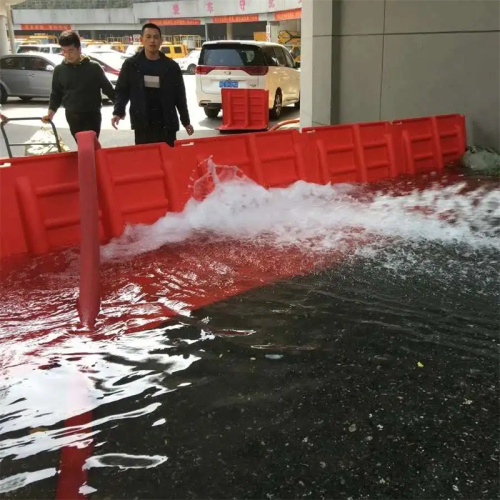 洪水を移動するためのモバイル洪水移動障壁