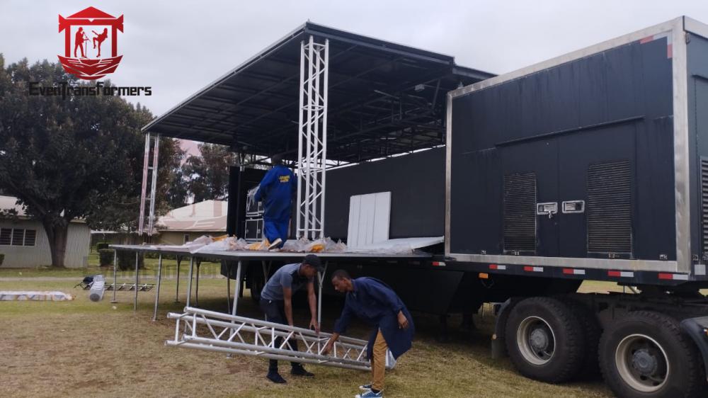 9x8.7x6.3m Mobile Sound Stage Truck