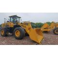 4 wheel drive tractor with front loader LG956