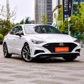 Средний бензиновый седан Hyundai Sonata