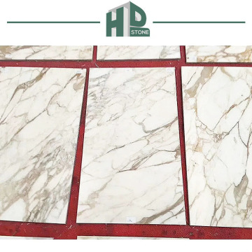 Plancher naturel en marbre calacatta or carreaux de marbre blanc