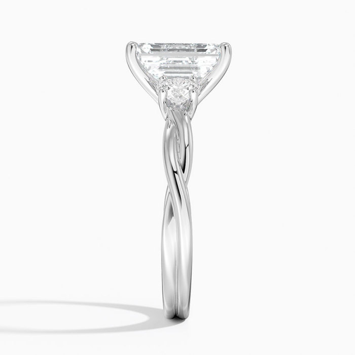 แหวนหมั้นพลอยสามหิน