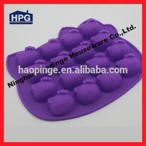 Attractive specialty chainsaw cake mold