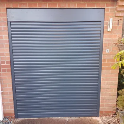 Electric insulated aluminum rolling door