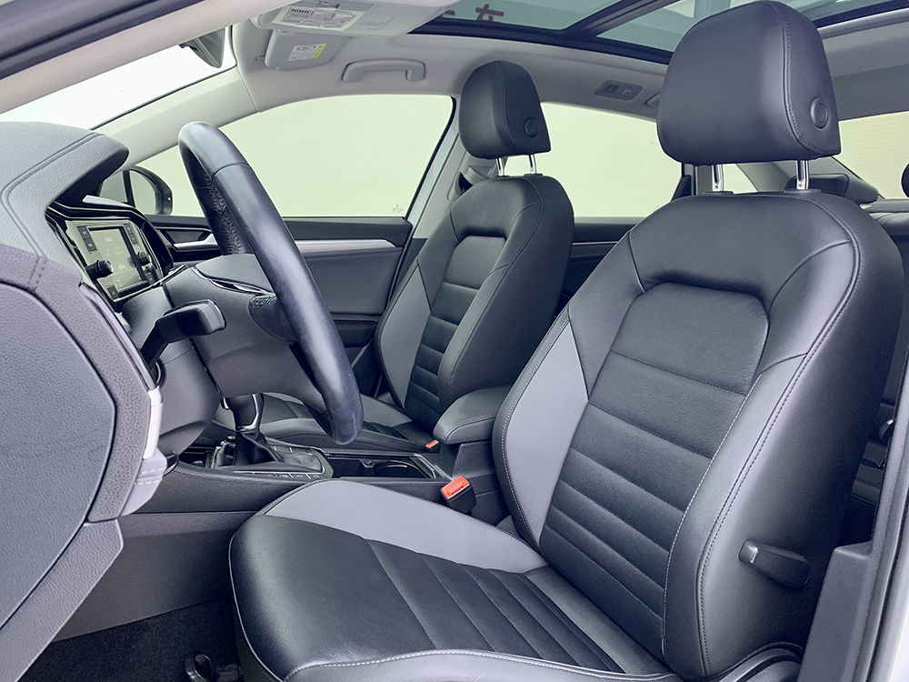 Auto usata compatta Volkswagen Sagitar Compact used car Volkswagen Sagitar