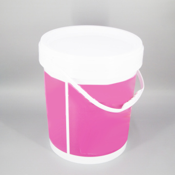 5 Gallon Plastic buckets with handle and lids