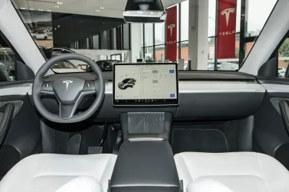 High-Performance Used Tesla Model Y Long Range SUV with High-Capacity Lithium Battery