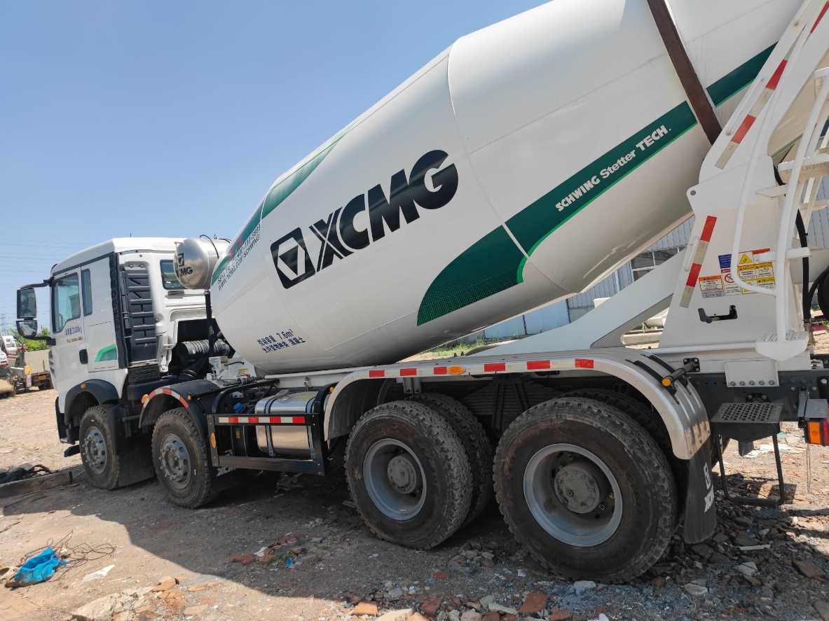 XCMG 14 Cubic HOWO Concrete Mixer Truck