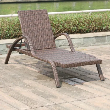 Outdoor Courtyard Lounge Chair