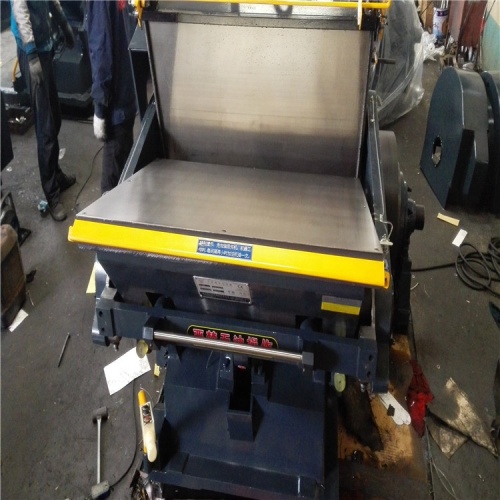 Platen flatbed cardboard die cutting machine