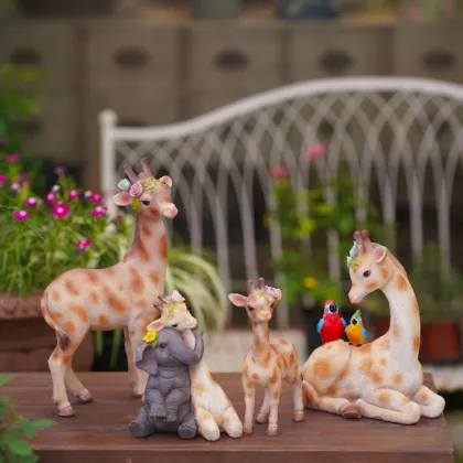 Cute Giraffe Figurine and Resin Ornaments for Home Garden Landscape Decoration